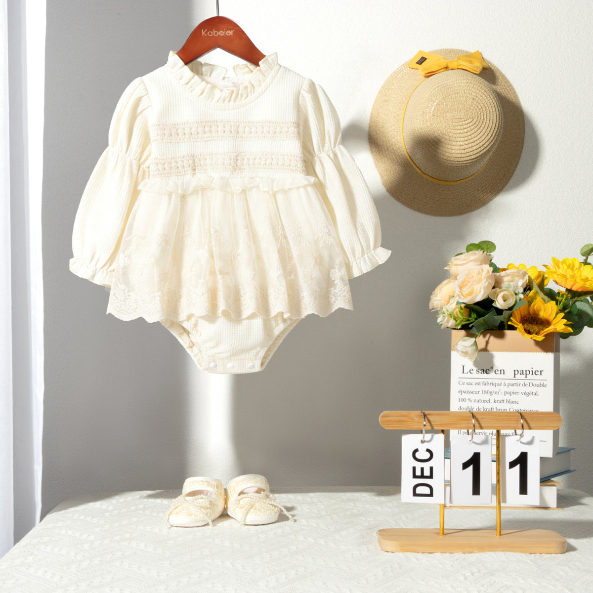 春秋女宝宝蕾丝长袖连体包屁衣花边领华夫格女童哈衣裙 Spring/Fall Girls' Lace Long-Sleeve Rompers with Lace Collar and Waffle-Patterned Dresses