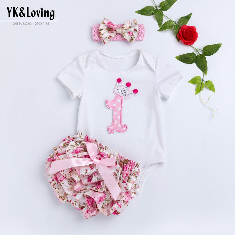 宝宝潮流时尚纯色卡通贴布绣1字周岁节日哈衣碎花PP短裤套装Trendy Baby Solid-Color Cartoon “1” First Birthday Floral Print Onesie and Shorts Set