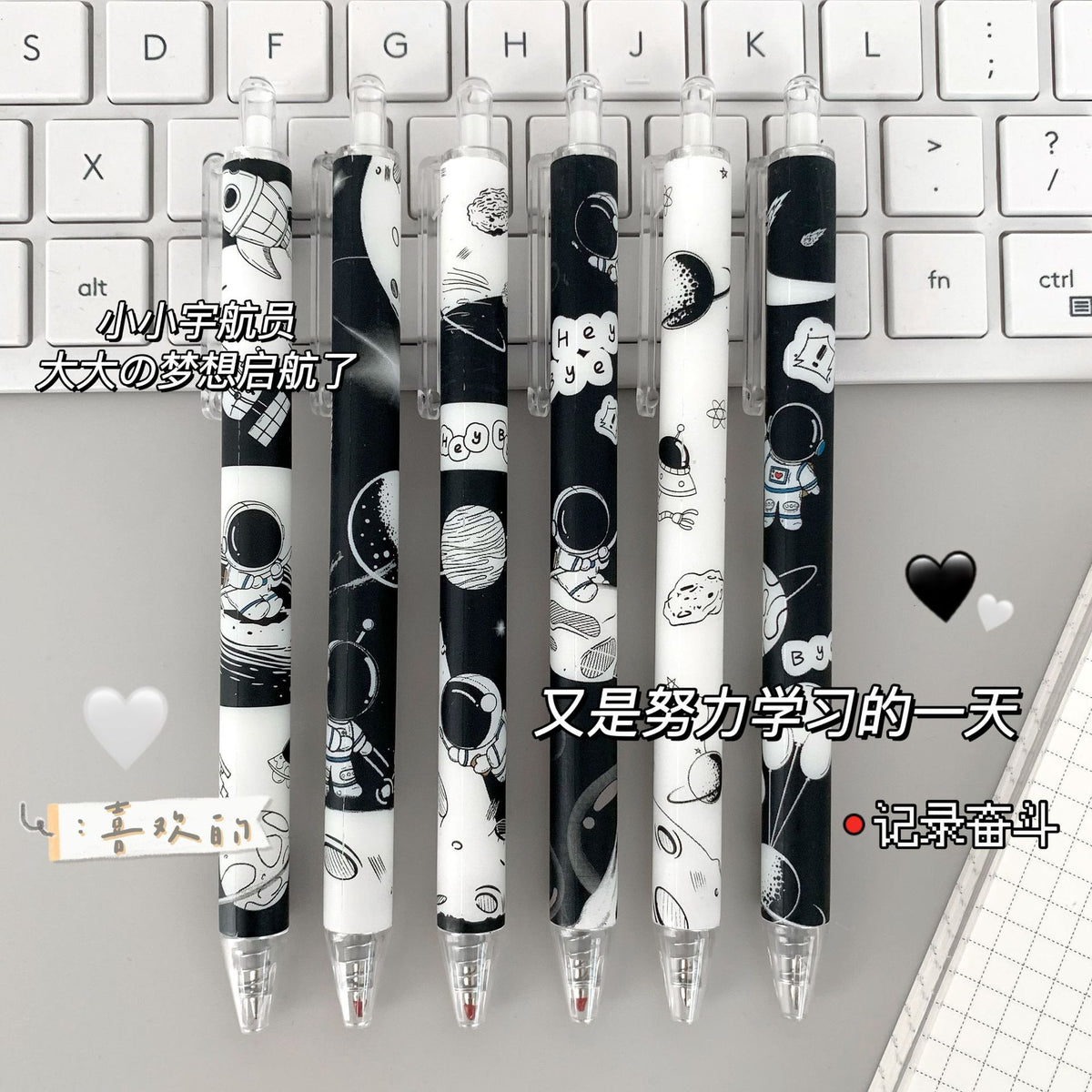 魔卡创意卡通按动笔黑白宇宙系列按压笔0.5mm黑色中性笔太空元素MoKa Creative Cartoon Push-Button Pen, Black & White Universe Series, 0.5mm Black Gel Pen with Space-Themed Design