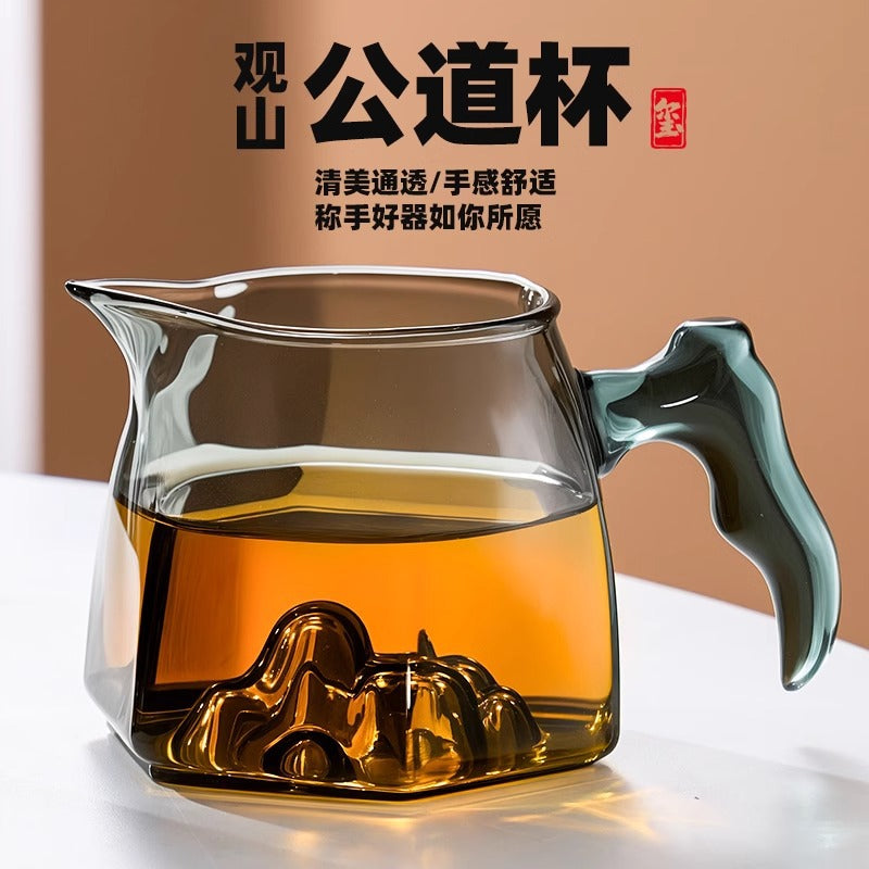 公道杯高硼硅玻璃高档茶漏过滤分茶器一体高颜值泡茶公杯茶滤茶海Gongdao Cup: High-Quality Borosilicate Glass Premium Tea Strainer and Tea Divider in One—Stylish Shared Tea Cup with Tea Strainer and Tea Bowl