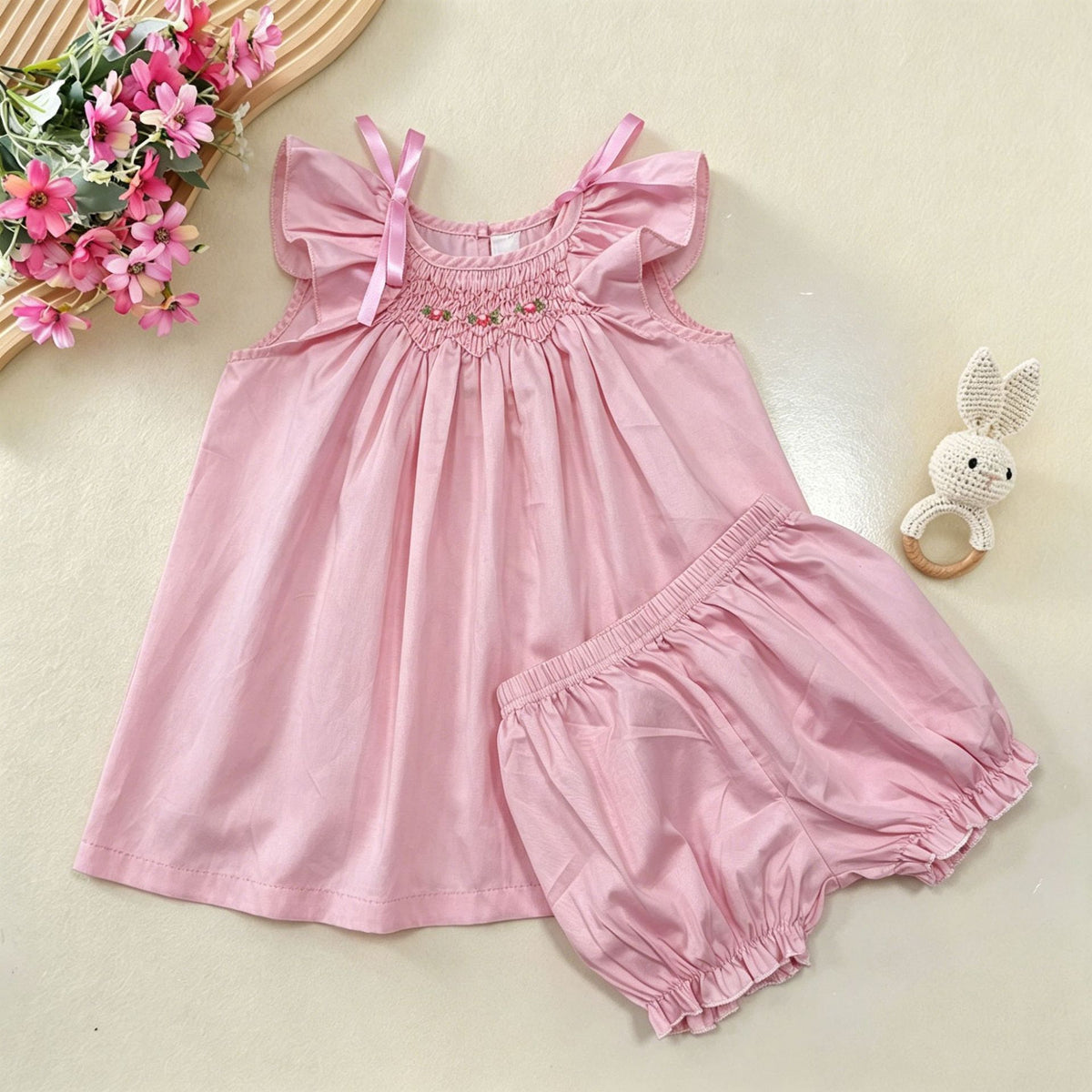 夏季女童飞袖手工打揽套装重工刺绣女宝宝花苞裤套装 Girls' Flare-Sleeve Hand-Knitted Set with Intricate Embroidery: Baby Girl's Flower Bud Pants Set