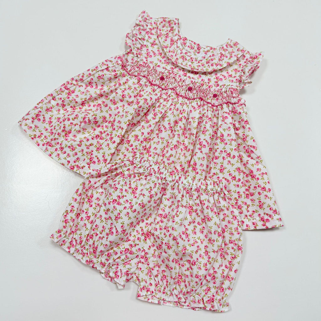 女童手工打揽绣花套装 Hand-Knitted Embroidered Outfit for Girls