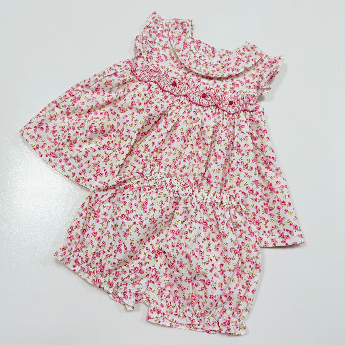 女童手工打揽绣花套装 Hand-Knitted Embroidered Outfit for Girls