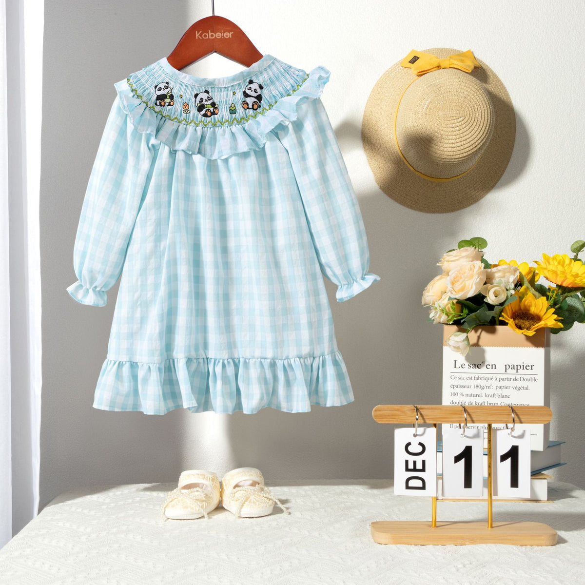 Smocked春季女童打揽连衣裙熊猫刺绣可爱格子公主裙 Smocked Spring Girls' Wrap Dress with Panda Embroidery—Cute Checkered Princess Dress