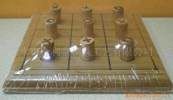 厂家供应木制井字棋游戏棋 休闲益智立体棋子井字棋可定制Manufacturer supplies wooden Tic-Tac-Toe sets – customisable, three-dimensional pieces for a relaxing and brain-teasing game