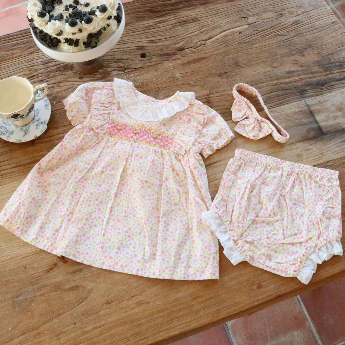 女童花边领短袖连衣裙裤子发带三件套手工打揽刺绣清新甜美Girls' Lace-Collar Short-Sleeve Dress, Pants, and Headband 3-Piece Set with Hand-Embroidered Lace—Fresh and Sweet