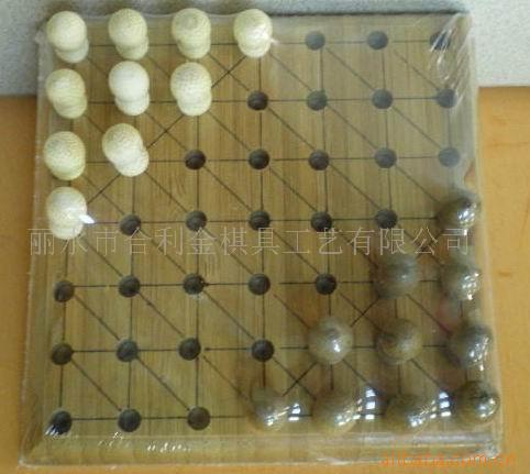 厂家供应木制井字棋游戏棋 休闲益智立体棋子井字棋可定制Manufacturer supplies wooden Tic-Tac-Toe sets – customisable, three-dimensional pieces for a relaxing and brain-teasing game