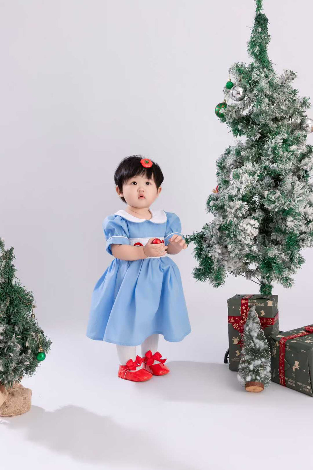 Christmas女童连衣裙短袖娃娃领可爱圣诞老人刺绣打揽公主裙‌Christmas Girls' Dress: Short-Sleeve Peter Pan Collar with Cute Santa Claus Embroidery and Flared Princess Skirt‌