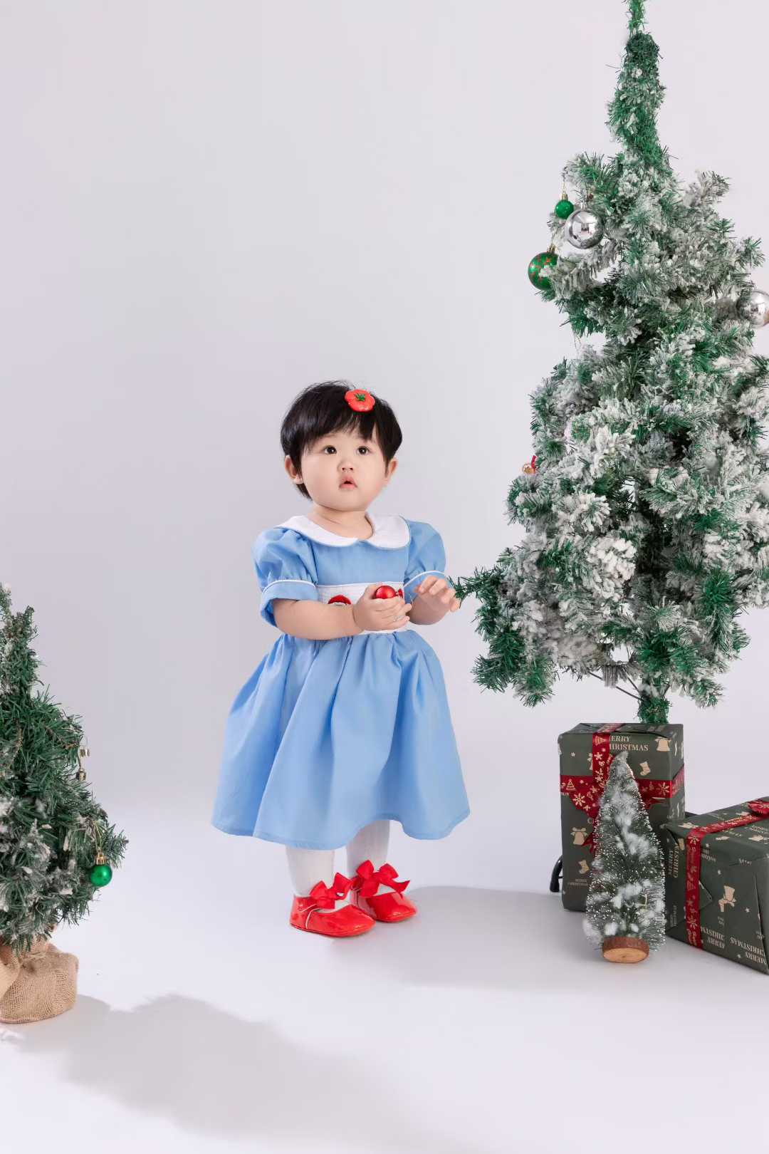 Christmas女童连衣裙短袖娃娃领可爱圣诞老人刺绣打揽公主裙‌Christmas Girls' Dress: Short-Sleeve Peter Pan Collar with Cute Santa Claus Embroidery and Flared Princess Skirt‌