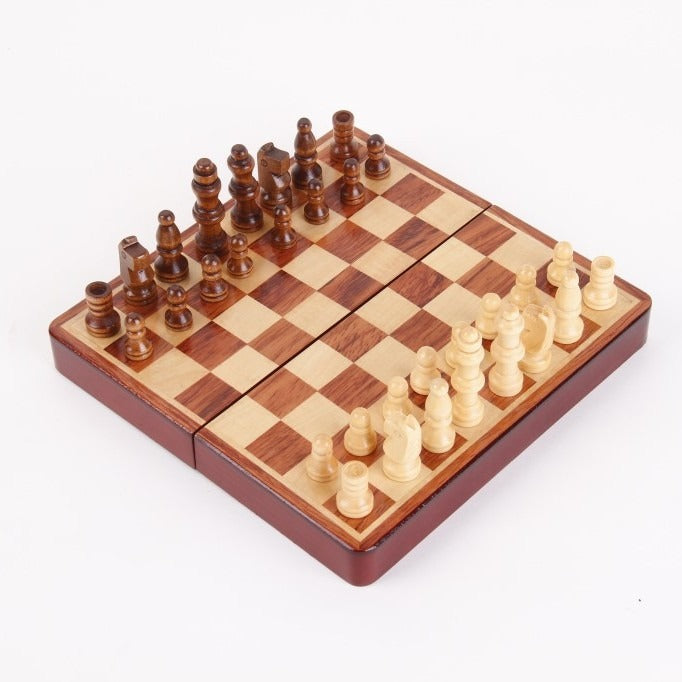 厂家直销盒式丝印国际象棋 EVA内衬木制棋子金属扣礼品国际象棋Factory-direct boxed screen-printed chess set with EVA lining, wooden pieces and metal clasps – gift-quality chess set