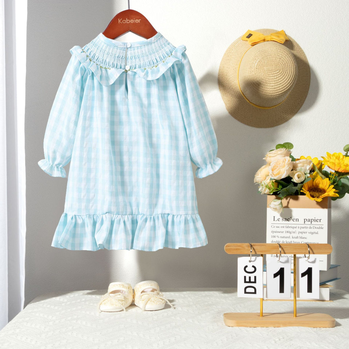 Smocked春季女童打揽连衣裙熊猫刺绣可爱格子公主裙 Smocked Spring Girls' Wrap Dress with Panda Embroidery—Cute Checkered Princess Dress