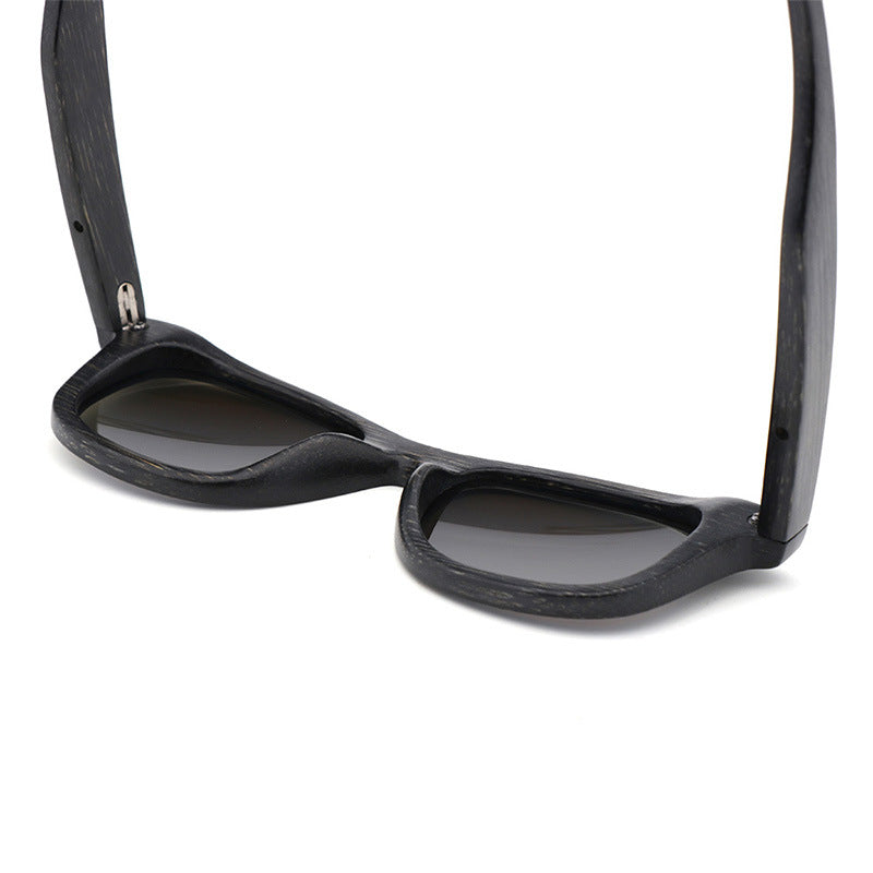 竹木框墨镜Bamboo and wood-framed sunglasses
