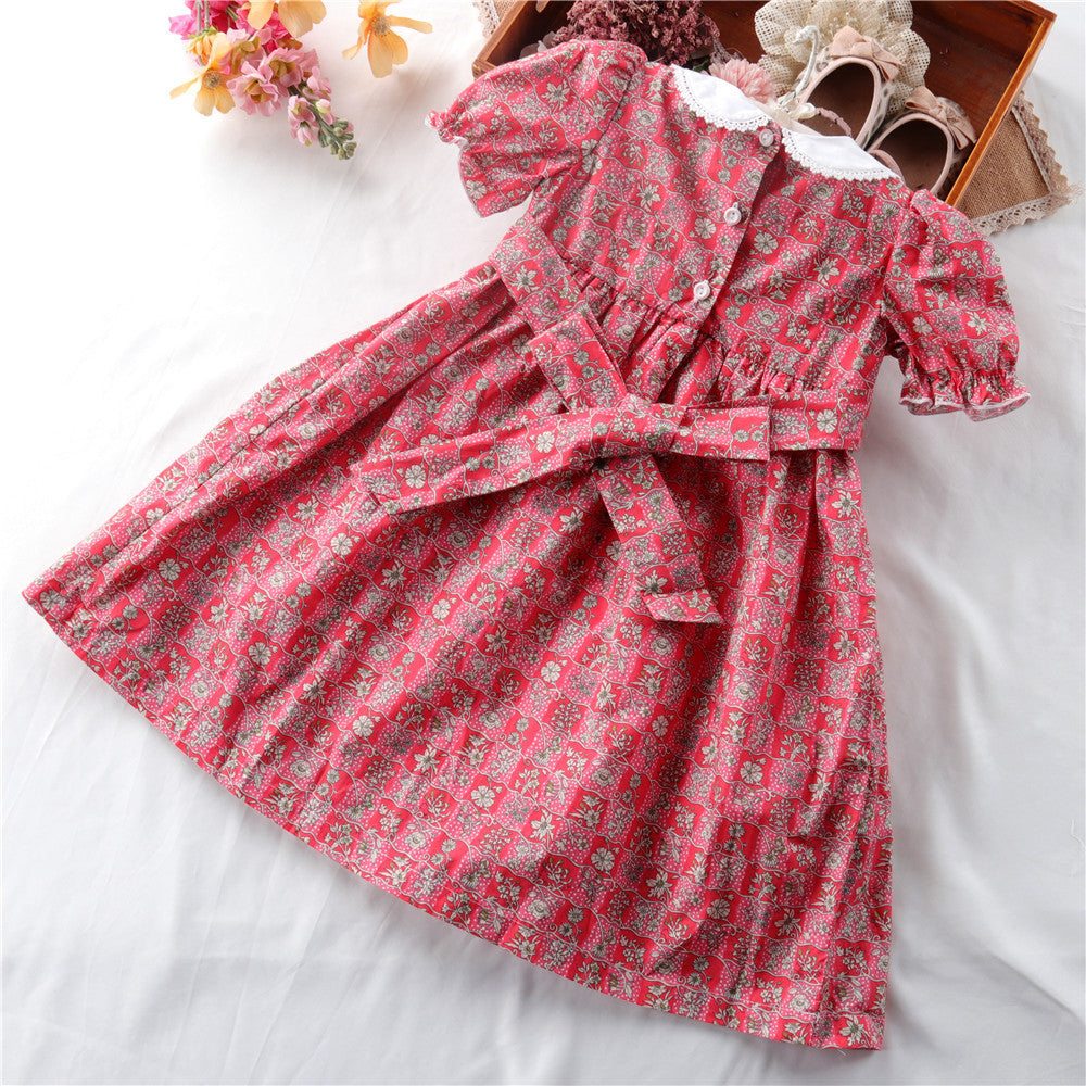女童短袖连衣裙手工打揽刺绣碎花休闲复古红娃娃领裙Girls' Short-Sleeve Dress with Hand-Embroidered Floral Pattern, Casual Retro Style with a Red Peter Pan Collar