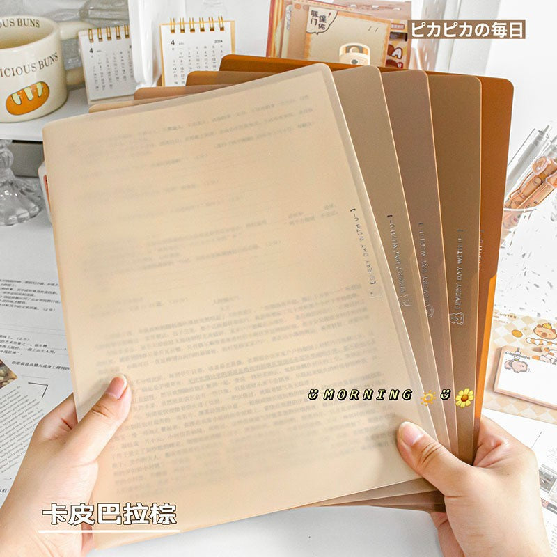卡皮巴拉A4资料册透明插页文件夹可爱卡通学生试卷奖状收纳册Capybara A4 Document Folder with Clear Pockets—Cute Cartoon-Style Student Test Papers and Certificates Storage Folder