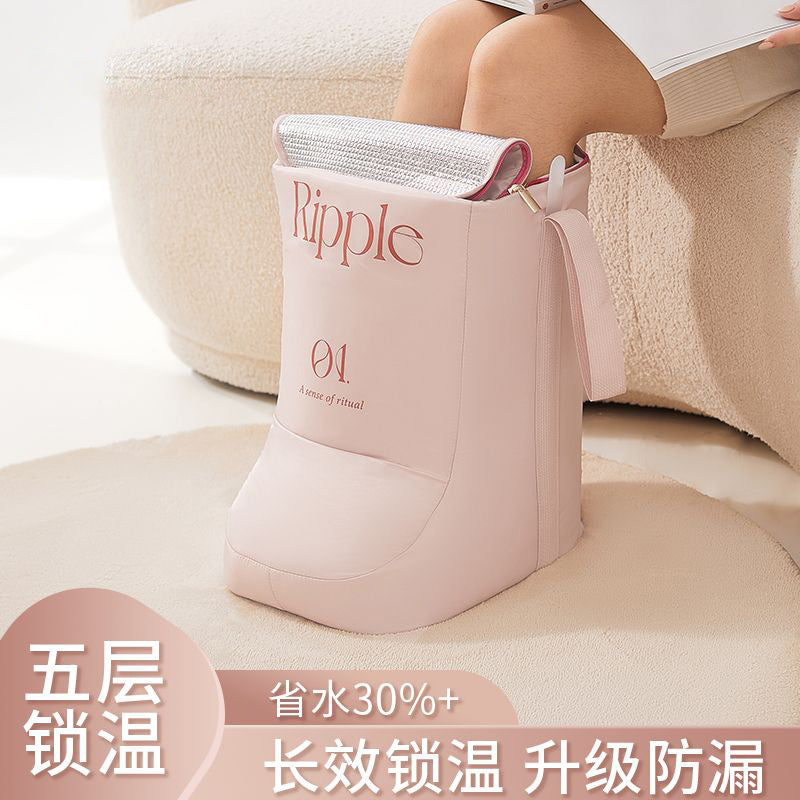 家用泡脚桶过小腿可折叠保温高深桶户外便携式过膝带提手泡脚袋Foldable, insulated, deep household foot bath bucket for above-the-calf use; portable outdoor foot bath bag with handles, reaching above the knee