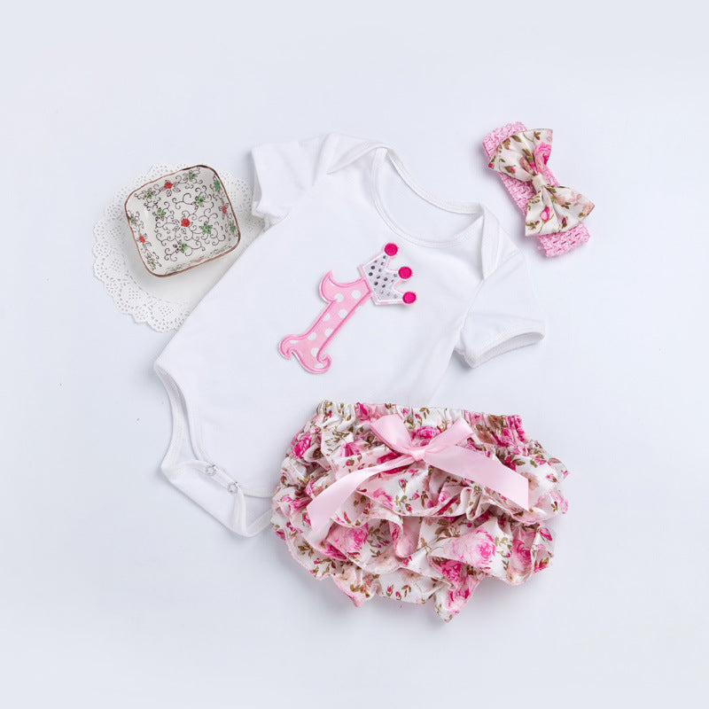 宝宝潮流时尚纯色卡通贴布绣1字周岁节日哈衣碎花PP短裤套装Trendy Baby Solid-Color Cartoon “1” First Birthday Floral Print Onesie and Shorts Set