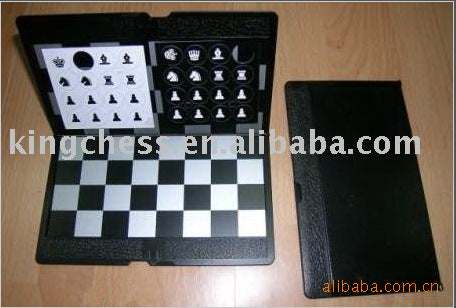 厂家供货迷你旅游国际象棋 折叠便携式国际象棋 塑料棋子国际象棋Manufacturer-supplied mini travel chess sets, foldable portable chess sets, plastic chess pieces
