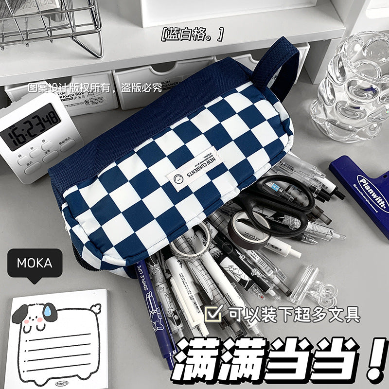 MOKA经典牛奶纹ins风黑白棋盘格笔袋大容量学生格子收纳袋铅笔盒MOKA Classic Milk-Patterned Instagram-Style Black-and-White Checkered Pencil Case—Large-Capacity Student Checkered Storage Pouch
