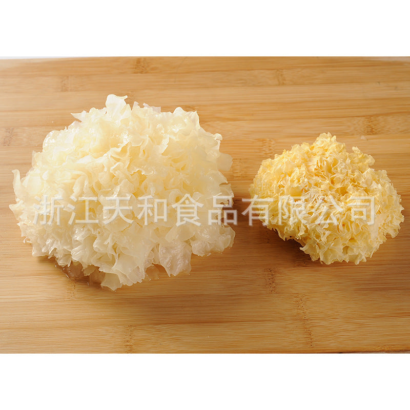 源头厂家供应椴木银耳 批发原木白木耳 食用菌特产Direct from the manufacturer: linden wood silver ear mushrooms; wholesale log-grown white wood ear mushrooms; edible fungi specialities