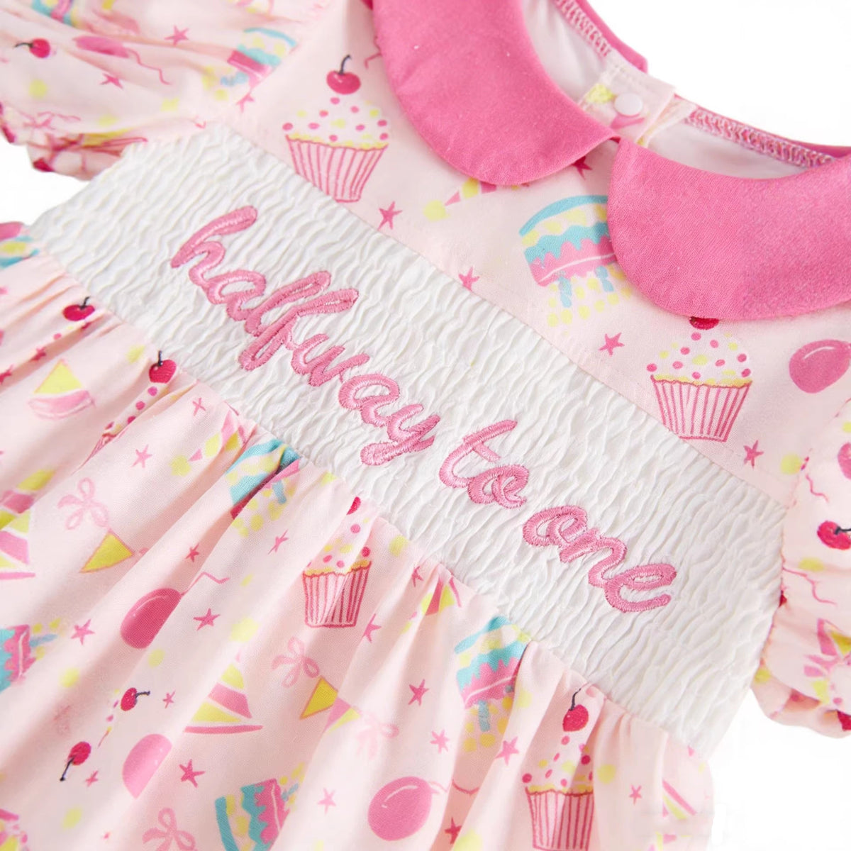 婴幼儿女童短袖头花连体哈衣套装娃娃领刺绣包屁衣 Short-Sleeve Ruffle-Trimmed One-Piece Romper Set for Infant and Toddler Girls with Peter Pan Collar and Embroidered Romper
