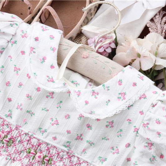 女童手工打揽娃娃领泡泡袖碎花刺绣法式田园连衣裙 Girls' Handmade Ruffled Collar, Puffed Sleeves, Floral Print, Embroidered French Country-Style Dress