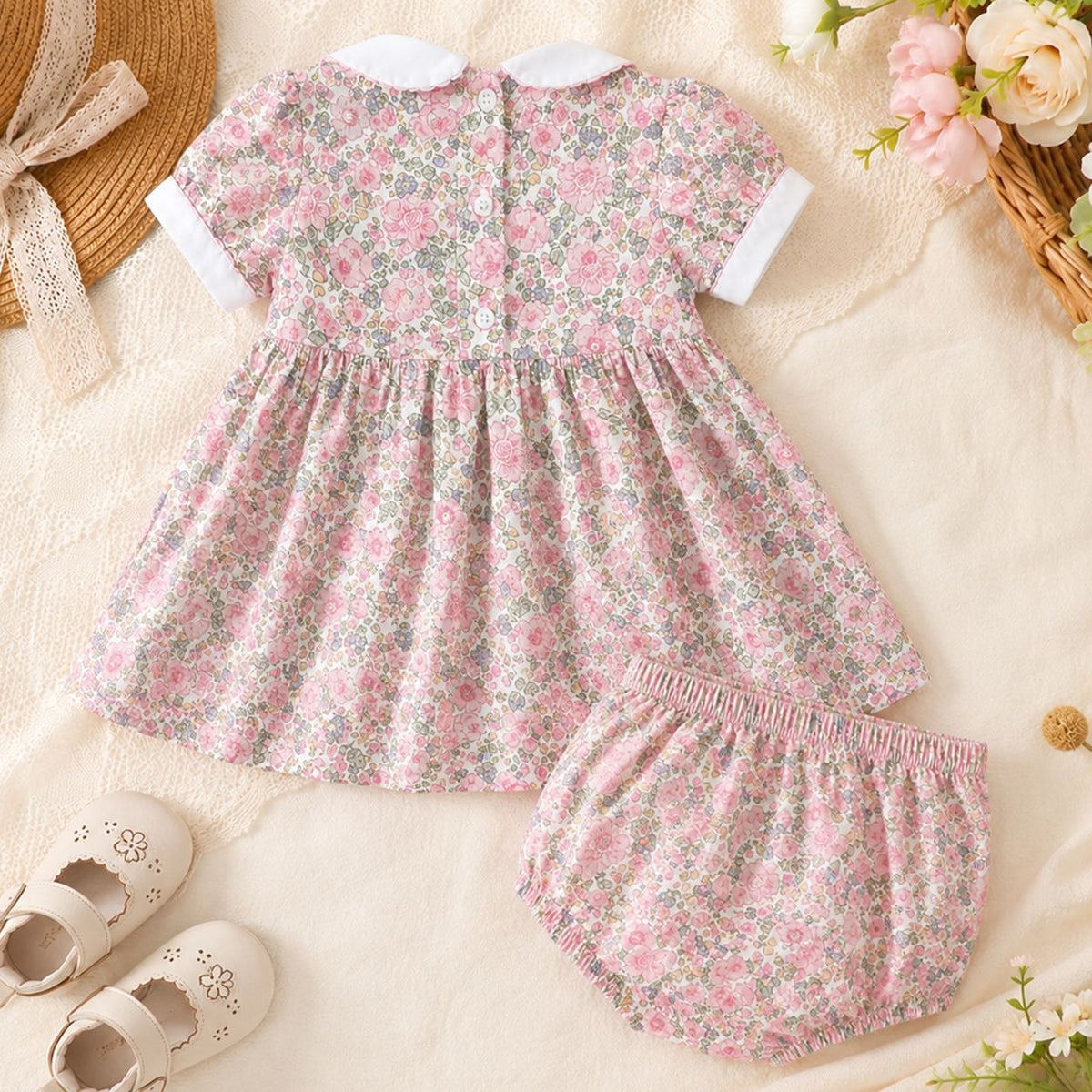粉色打揽碎花泡泡袖娃娃领甜美女童短袖连衣裙 Pink Ruffled Floral Print Short-Sleeve Dress with Puffed Sleeves and Peter Pan Collar for Cute Little Girls