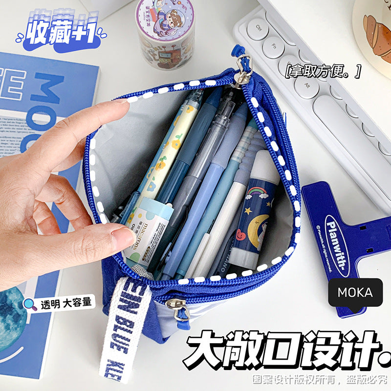 MOKA克莱因蓝三角笔袋高颜值大容量学生帆布文具袋男孩简约款MOKA Klein Blue Triangle Pencil Case: Stylish, Large-Capacity Canvas School Supply Bag for Boys—Minimalist Style