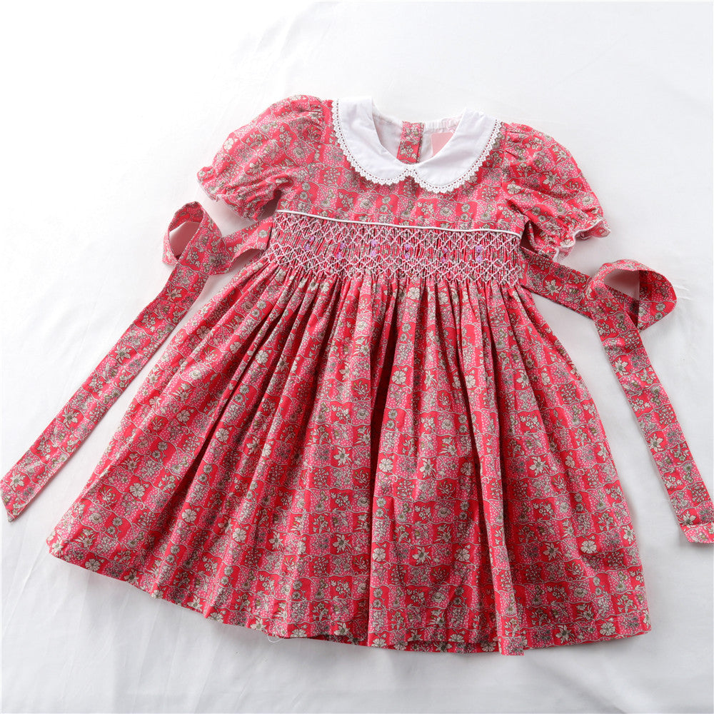 女童短袖连衣裙手工打揽刺绣碎花休闲复古红娃娃领裙Girls' Short-Sleeve Dress with Hand-Embroidered Floral Pattern, Casual Retro Style with a Red Peter Pan Collar