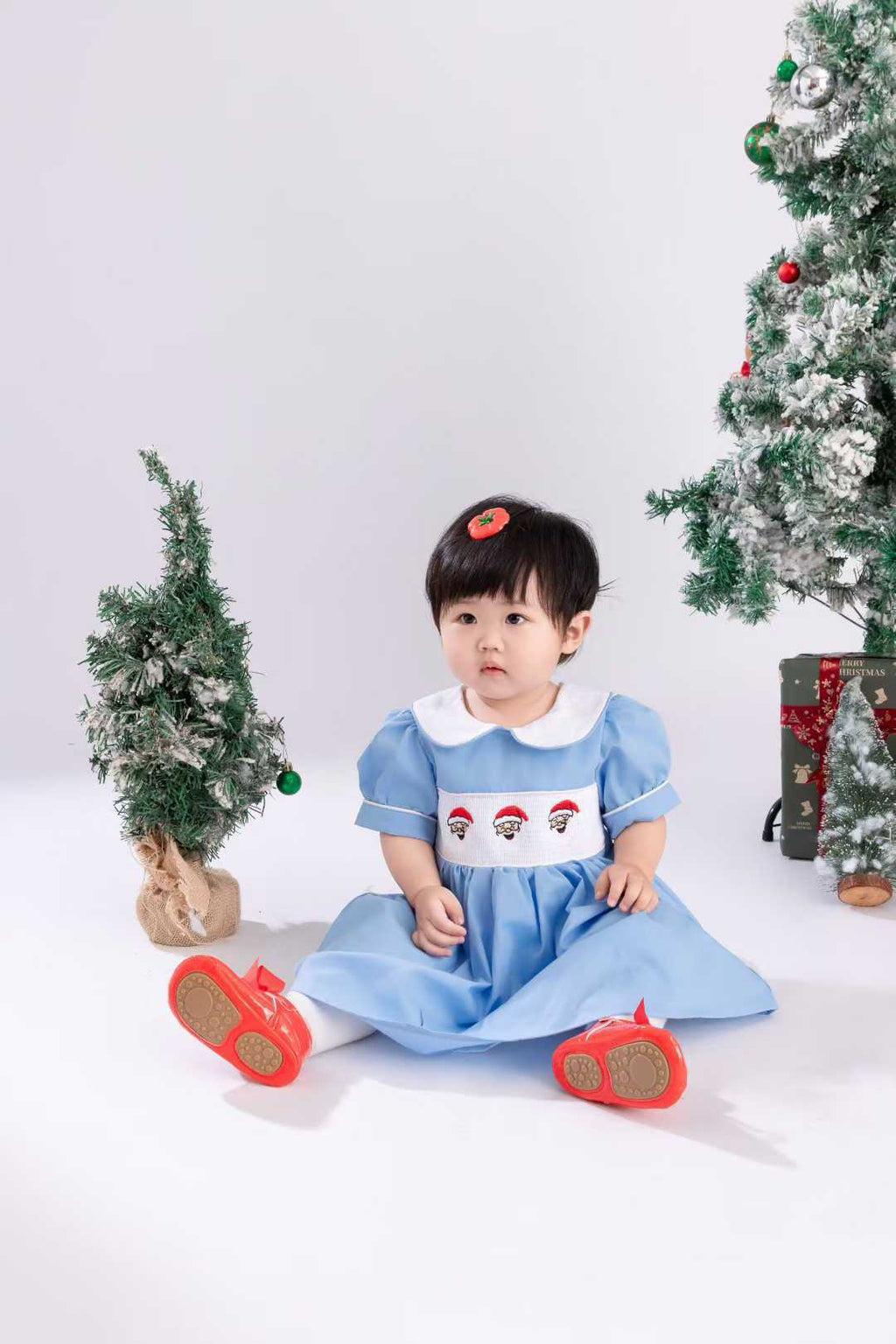Christmas女童连衣裙短袖娃娃领可爱圣诞老人刺绣打揽公主裙‌Christmas Girls' Dress: Short-Sleeve Peter Pan Collar with Cute Santa Claus Embroidery and Flared Princess Skirt‌