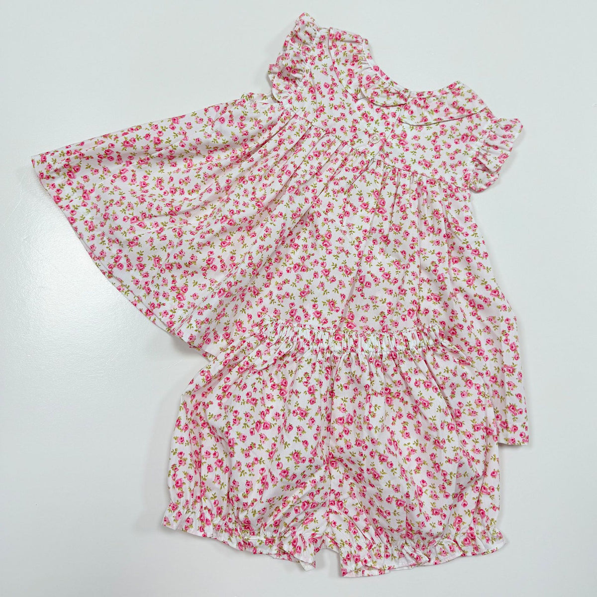女童手工打揽绣花套装 Hand-Knitted Embroidered Outfit for Girls