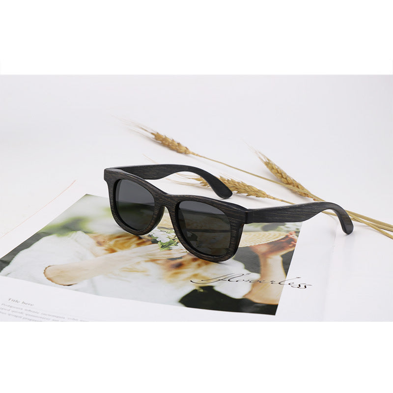 竹木框墨镜Bamboo and wood-framed sunglasses