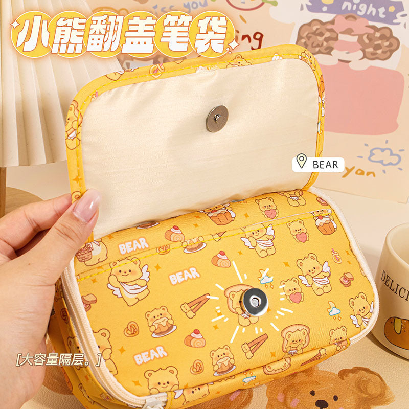 魔卡小熊面包房笔袋大容量多层可爱学生文具袋新款女生笔袋小学生Magic Card Bear Bakery Pencil Case—Large Capacity, Multi-Compartment, Cute Student Stationery Bag for Girls, Elementary School Students