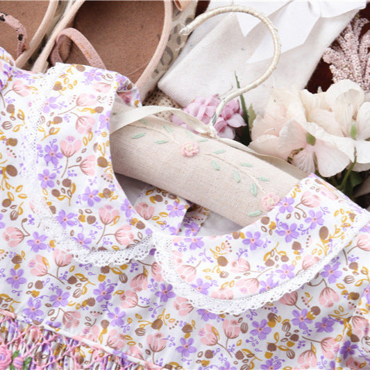 手工打揽碎花刺绣娃娃领女童短袖连衣裙田园清新公主裙Hand-Embroidered Floral Doll-Collar Girls' Short-Sleeve Dress: A Fresh, Rustic Princess Dress