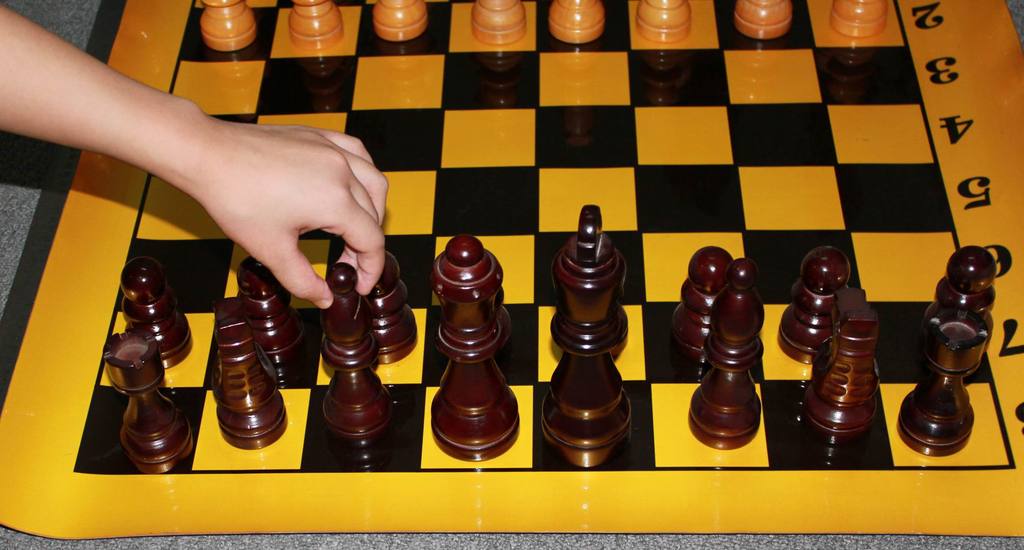 厂家直销圆形国际象棋 立体塑料国际象棋 可来图加工定制国际象棋Factory-direct round chess sets, 3D plastic chess sets, custom-made chess sets available to your design