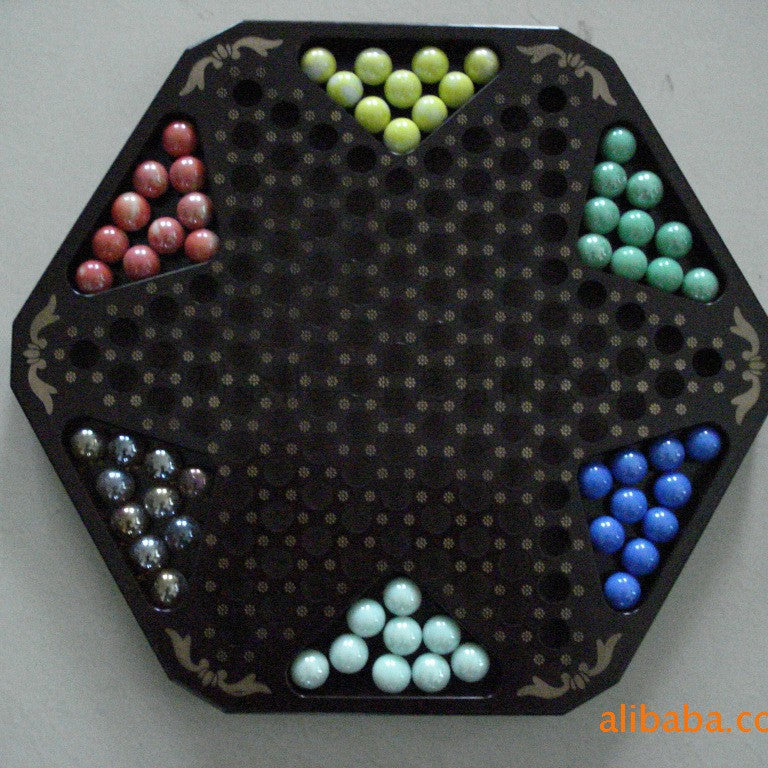品质款传统毛竹木制六角跳棋游戏棋 玻璃木珠仿红木布袋六角跳棋High-quality, traditional bamboo hexagonal checkers set with glass and wooden pieces, in a rosewood-effect cloth bag