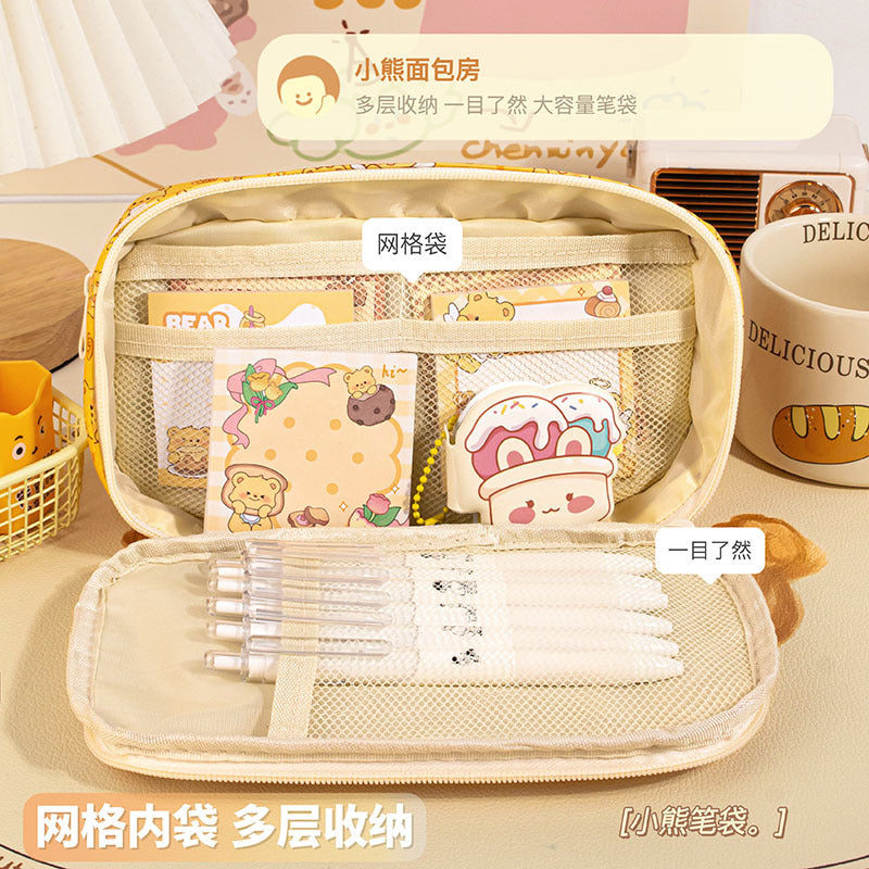 魔卡小熊面包房笔袋大容量多层可爱学生文具袋新款女生笔袋小学生Magic Card Bear Bakery Pencil Case—Large Capacity, Multi-Compartment, Cute Student Stationery Bag for Girls, Elementary School Students