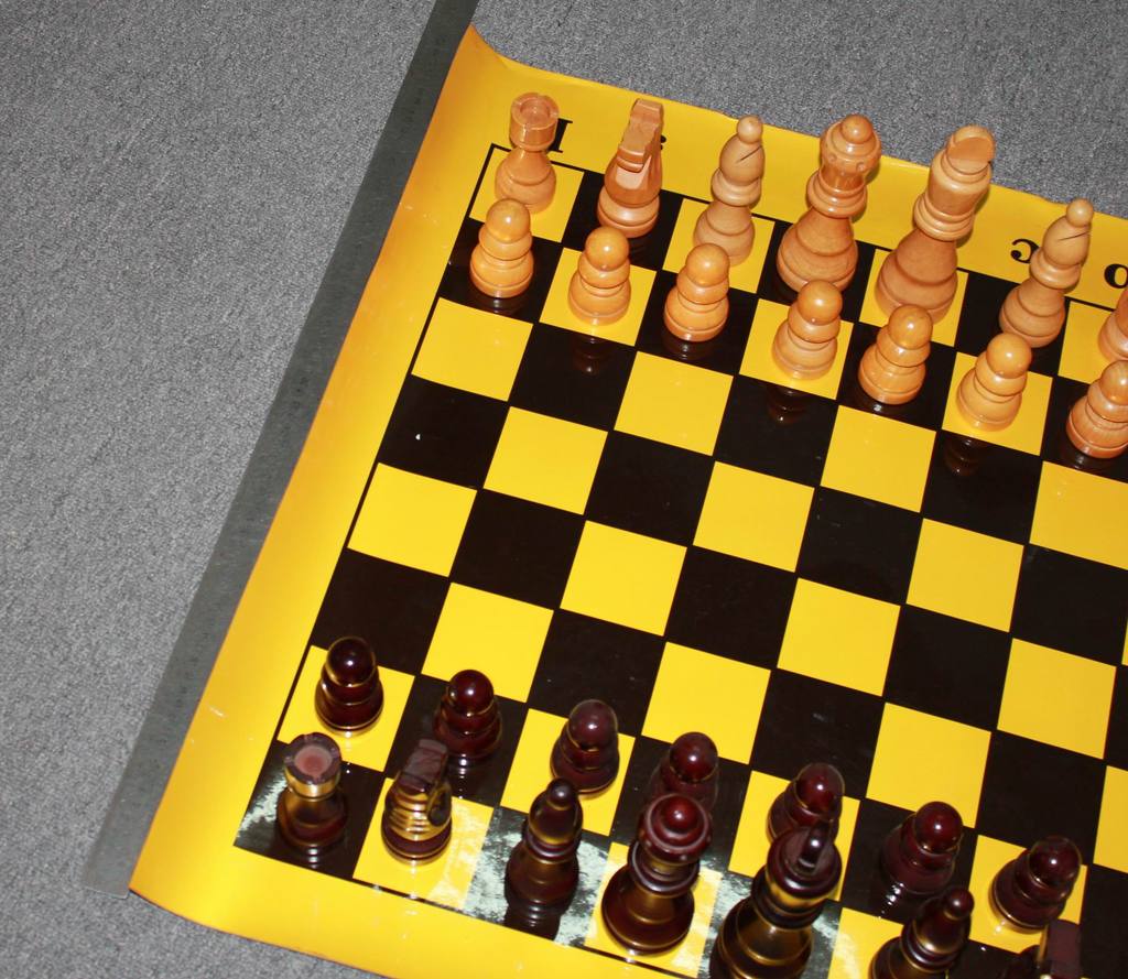 厂家直销圆形国际象棋 立体塑料国际象棋 可来图加工定制国际象棋Factory-direct round chess sets, 3D plastic chess sets, custom-made chess sets available to your design