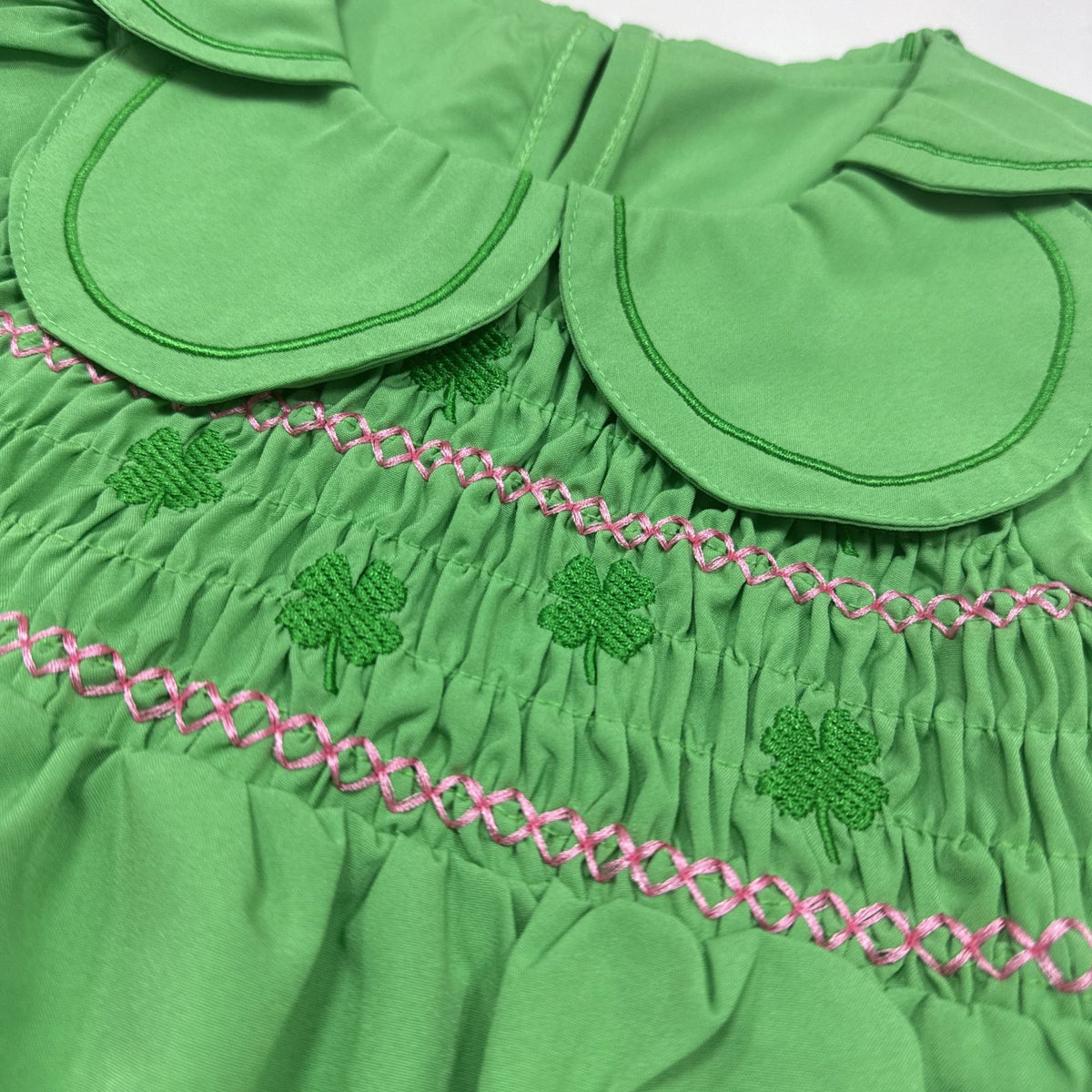 女童打揽连衣裙夏季短袖花边领四叶草绣花女宝宝公主裙 Girls' Ruffled Summer Dress with Short Sleeves, Lace Collar, and Four-Leaf Clover Embroidery—Princess Dress for Baby Girls