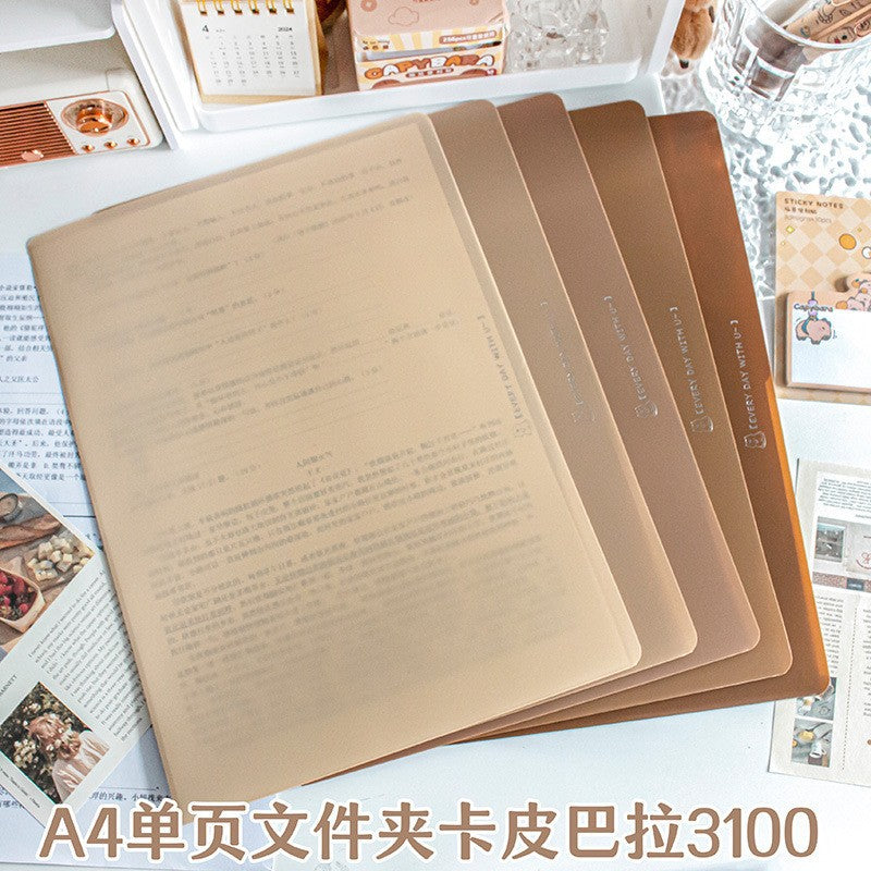 卡皮巴拉A4资料册透明插页文件夹可爱卡通学生试卷奖状收纳册Capybara A4 Document Folder with Clear Pockets—Cute Cartoon-Style Student Test Papers and Certificates Storage Folder