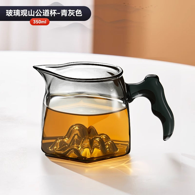 公道杯高硼硅玻璃高档茶漏过滤分茶器一体高颜值泡茶公杯茶滤茶海Gongdao Cup: High-Quality Borosilicate Glass Premium Tea Strainer and Tea Divider in One—Stylish Shared Tea Cup with Tea Strainer and Tea Bowl
