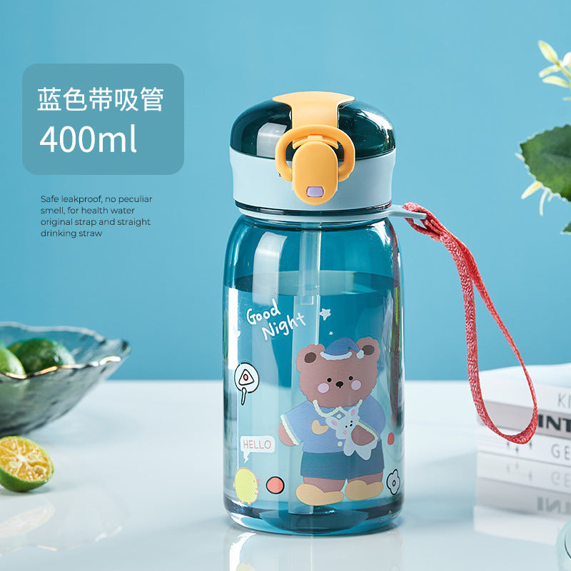 夏季卡通可爱小熊儿童塑料水杯 小学生便携提绳弹跳盖吸管杯 Summer Cute Cartoon Bear Children's Plastic Water Cup—Portable Strap, Bounce-Top, and Straw Cup for Elementary School Students