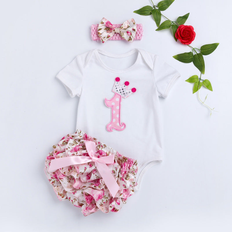 宝宝潮流时尚纯色卡通贴布绣1字周岁节日哈衣碎花PP短裤套装Trendy Baby Solid-Color Cartoon “1” First Birthday Floral Print Onesie and Shorts Set