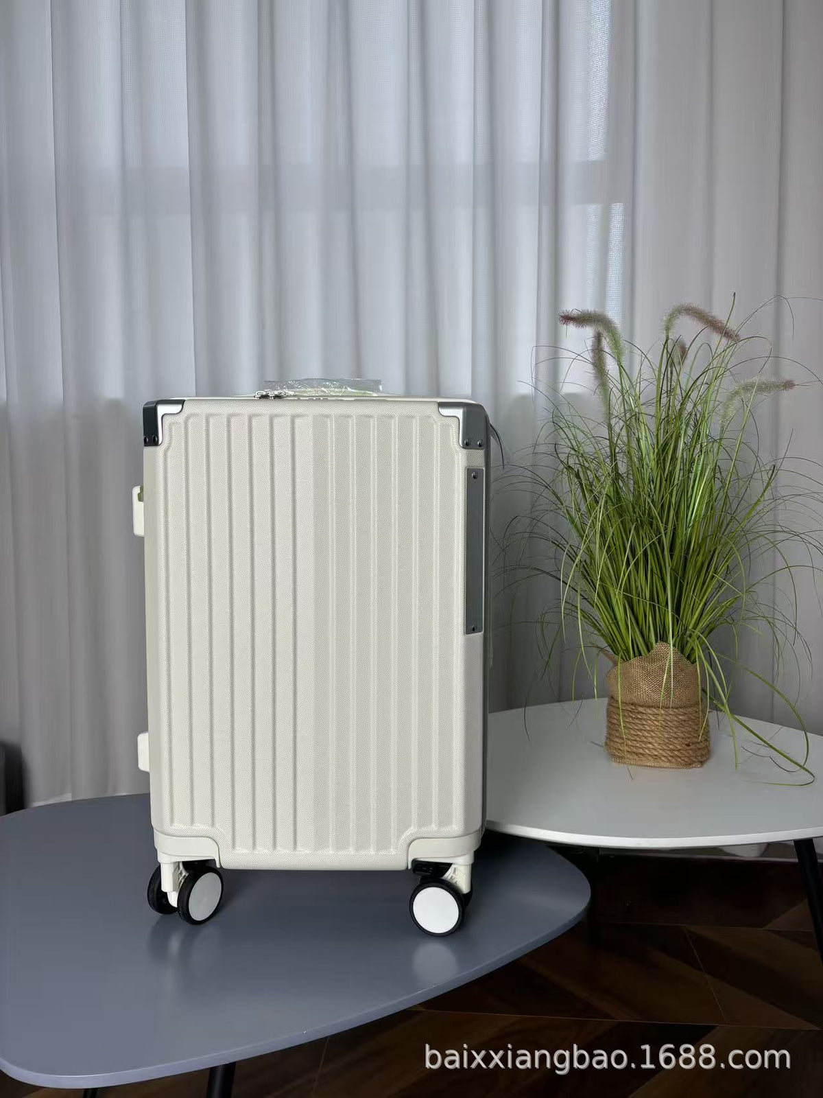 行李箱20寸静音万向轮拉链登机箱学生拉杆箱一件代发现货20-inch silent multi-directional wheel zip-up cabin suitcase for students – available for drop shipping